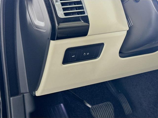 Photo of 2019 Santorini Black Metallic Land Rover Range Rover