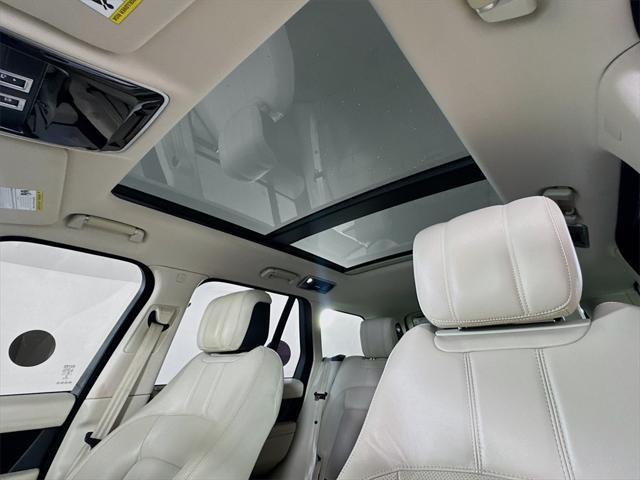 Photo of 2019 Santorini Black Metallic Land Rover Range Rover