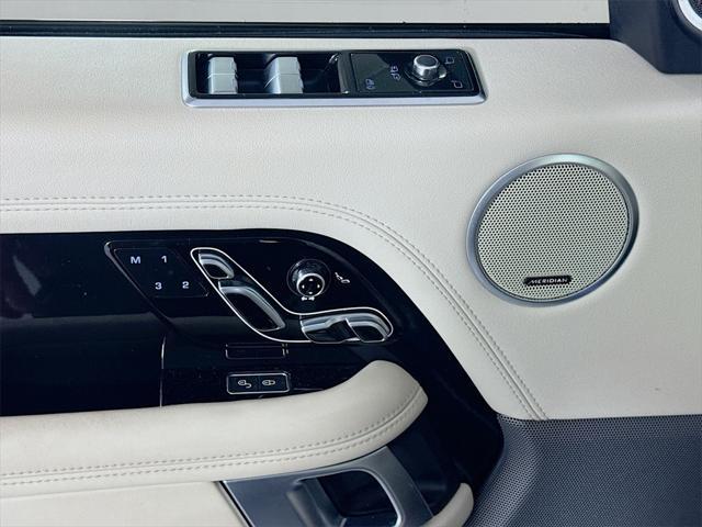 Photo of 2019 Santorini Black Metallic Land Rover Range Rover