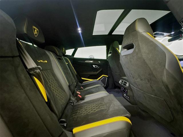 Photo of 2024 Nero Helene Metallic Lamborghini Urus