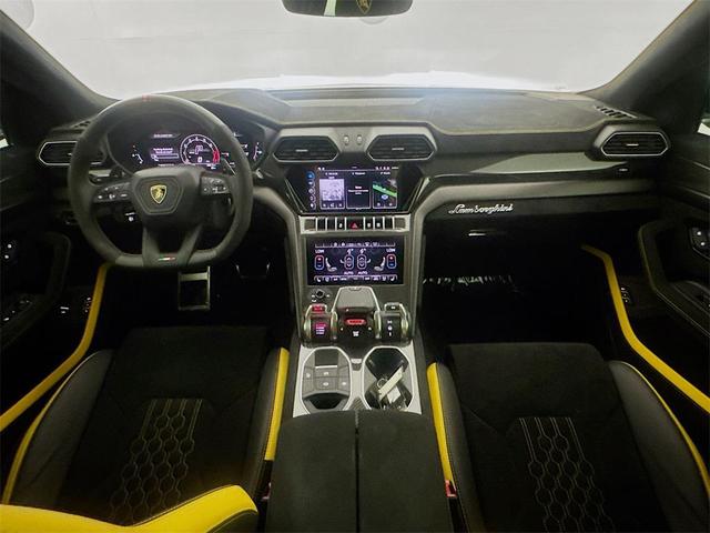 Photo of 2024 Nero Helene Metallic Lamborghini Urus