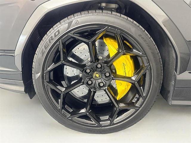 Photo of 2024 Nero Helene Metallic Lamborghini Urus