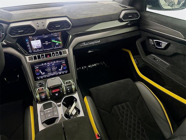 Photo of 2024 Nero Helene Metallic Lamborghini Urus