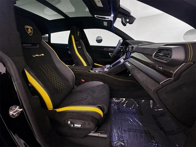 Photo of 2024 Nero Helene Metallic Lamborghini Urus