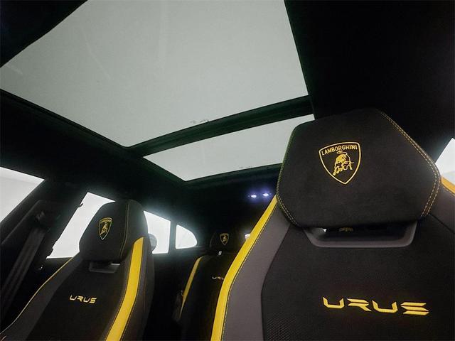 Photo of 2024 Nero Helene Metallic Lamborghini Urus
