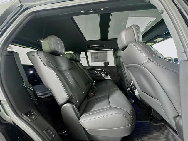 Photo of 2025 Santorini Black Metallic Land Rover Range Rover