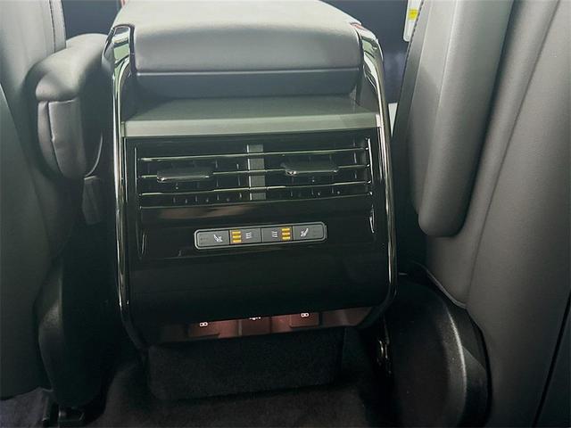 Photo of 2025 Fuji White Land Rover Range Rover Sport