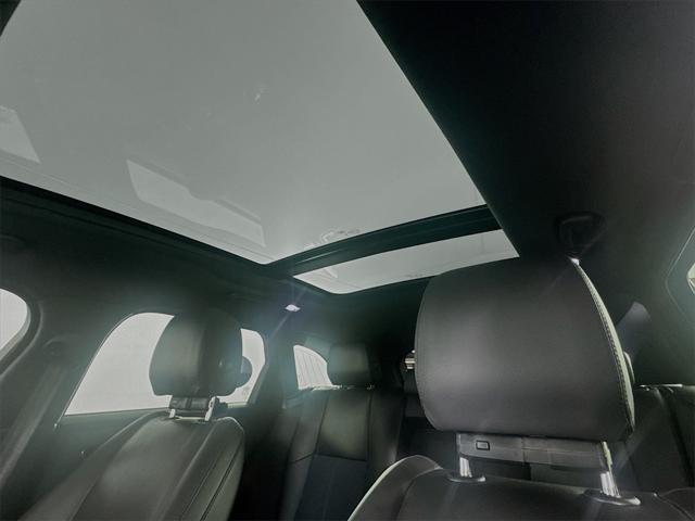 Photo of 2025 Arroios Grey Metallic Land Rover Range Rover Velar