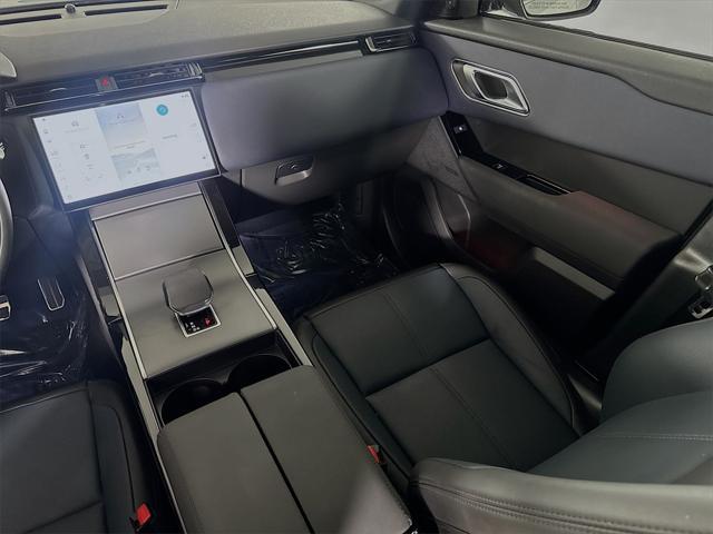 Photo of 2025 Arroios Grey Metallic Land Rover Range Rover Velar