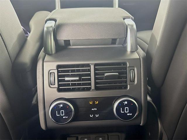 Photo of 2025 Santorini Black Metallic Land Rover Discovery