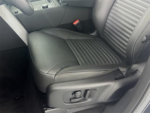 Photo of 2025 Santorini Black Metallic Land Rover Discovery