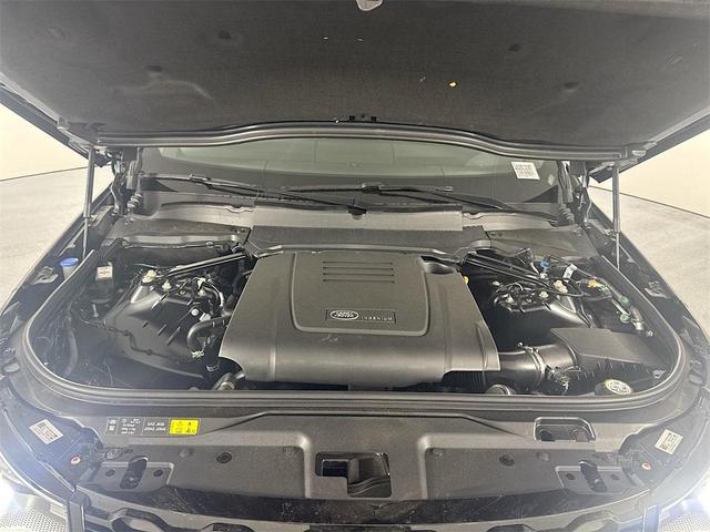 Photo of 2025 Santorini Black Metallic Land Rover Discovery