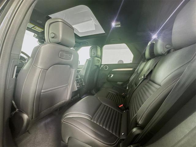 Photo of 2025 Santorini Black Metallic Land Rover Discovery