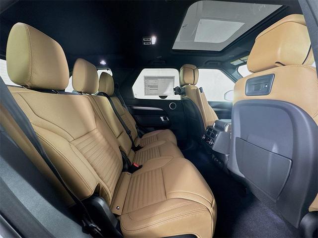 Photo of 2025 Fuji White Land Rover Discovery