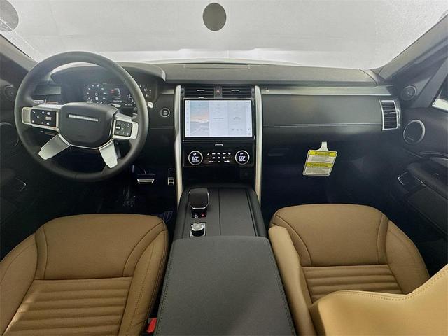 Photo of 2025 Fuji White Land Rover Discovery