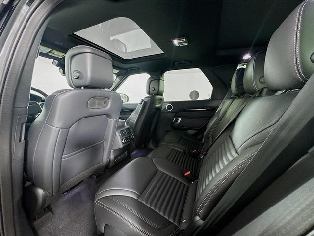 Photo of 2025 Santorini Black Metallic Land Rover Discovery
