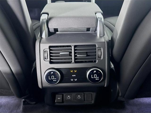 Photo of 2025 Santorini Black Metallic Land Rover Discovery