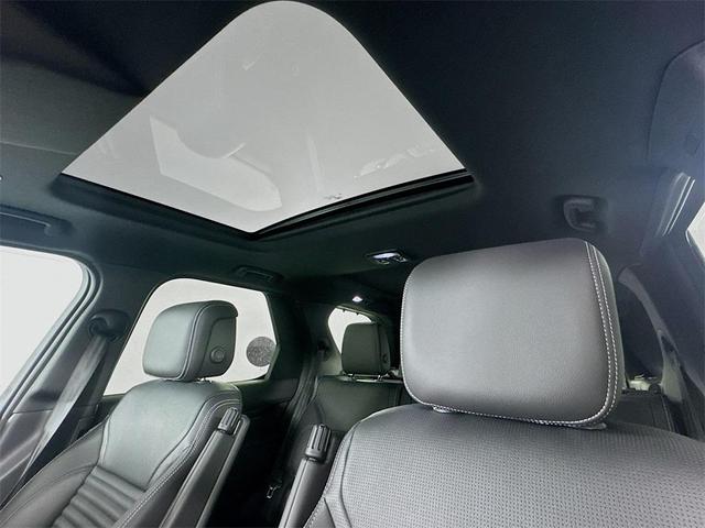 Photo of 2025 Santorini Black Metallic Land Rover Discovery