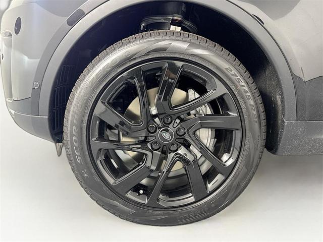 Photo of 2025 Santorini Black Metallic Land Rover Discovery
