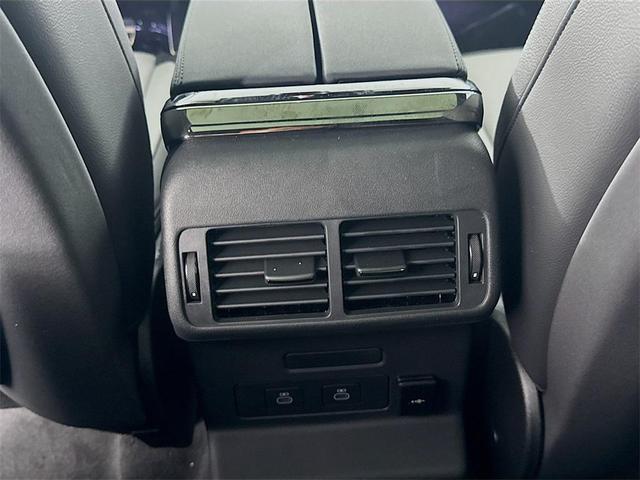 Photo of 2026 Giola Green Metallic Land Rover Range Rover Velar