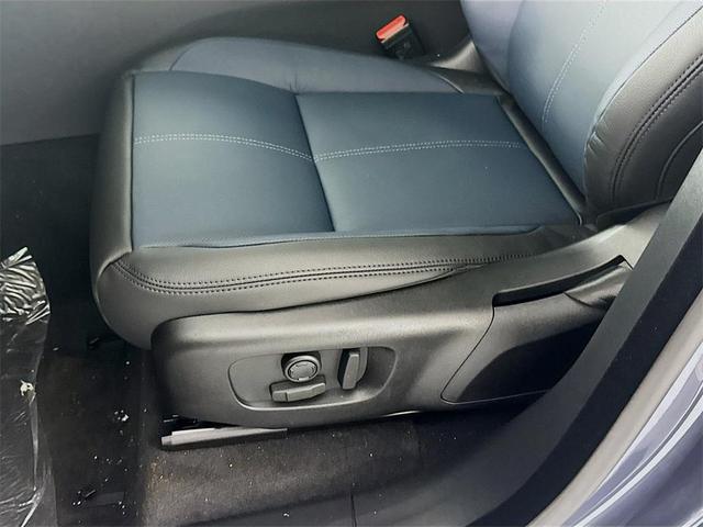 Photo of 2026 Varesine Blue Metallic Land Rover Range Rover Velar