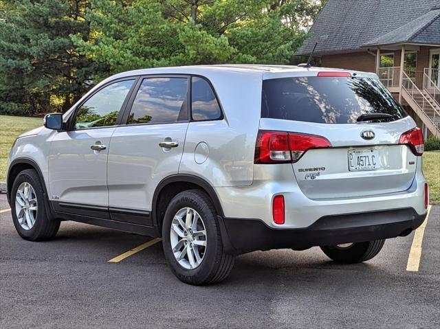 Photo of 2015 SILVER Kia Sorento
