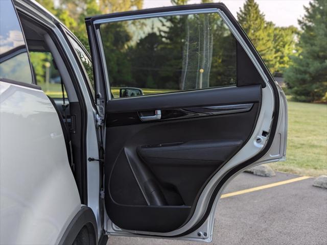 Photo of 2015 SILVER Kia Sorento