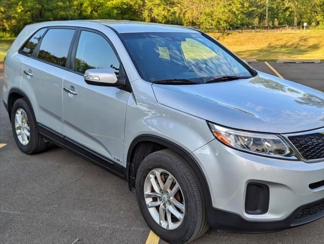 Photo of 2015 SILVER Kia Sorento