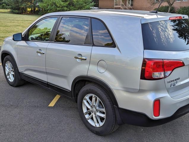 Photo of 2015 SILVER Kia Sorento
