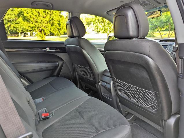 Photo of 2015 SILVER Kia Sorento