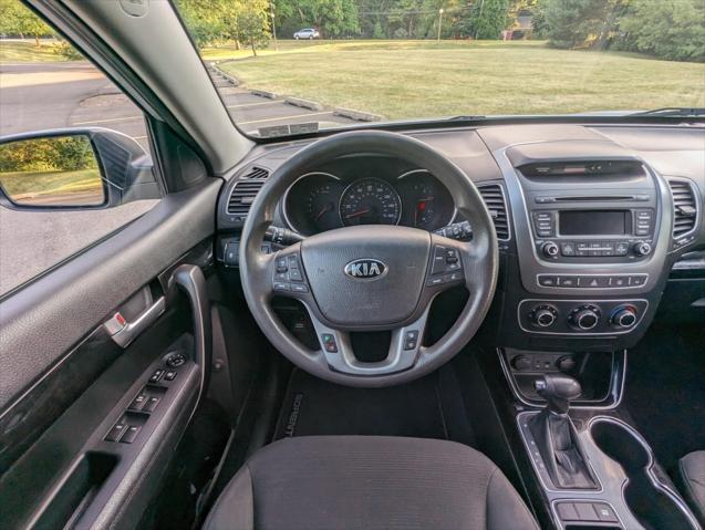 Photo of 2015 SILVER Kia Sorento
