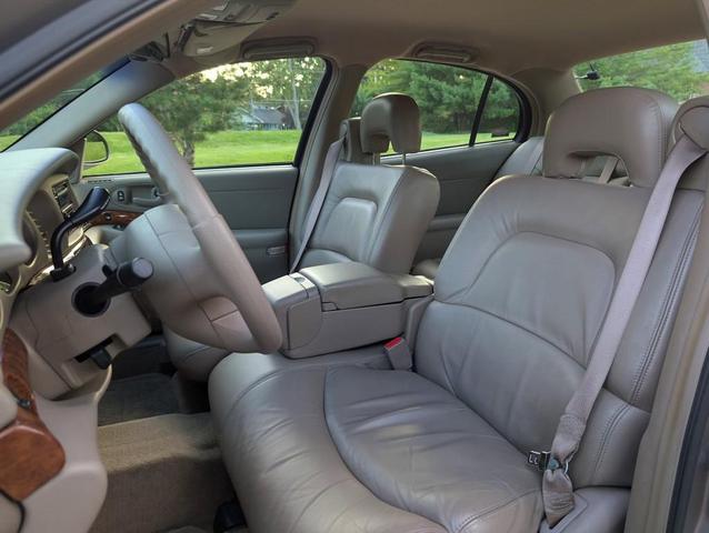 Photo of 2001 Golden Globe Metallic Buick LeSabre