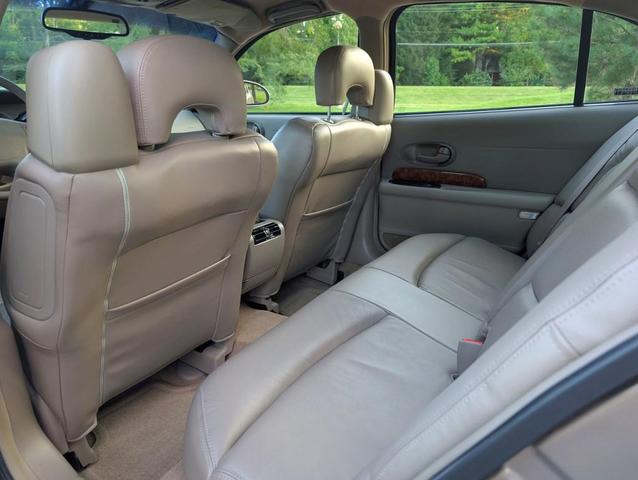 Photo of 2001 Golden Globe Metallic Buick LeSabre