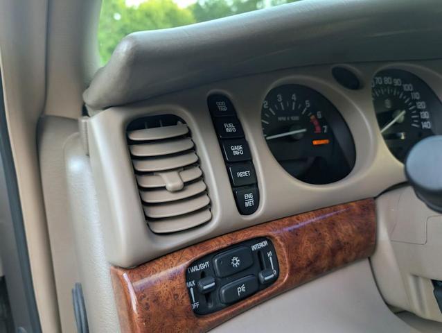 Photo of 2001 Golden Globe Metallic Buick LeSabre