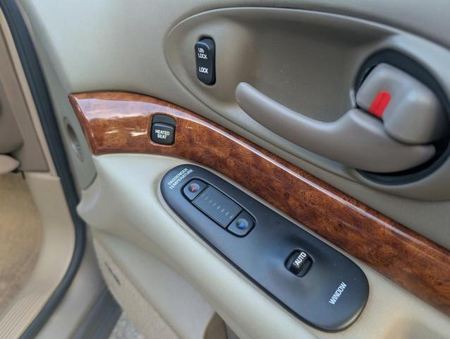 Photo of 2001 Golden Globe Metallic Buick LeSabre