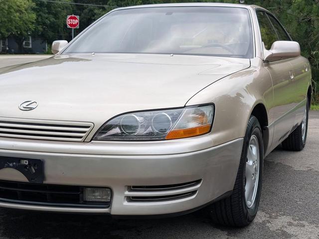 Photo of 1995 Gold Lexus ES 300