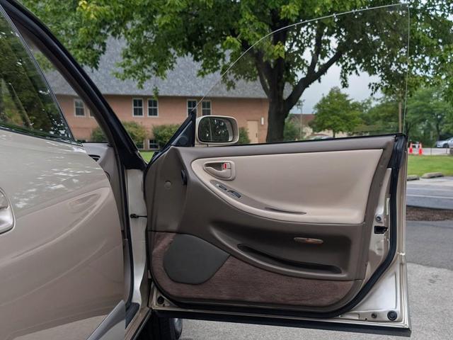 Photo of 1995 Gold Lexus ES 300
