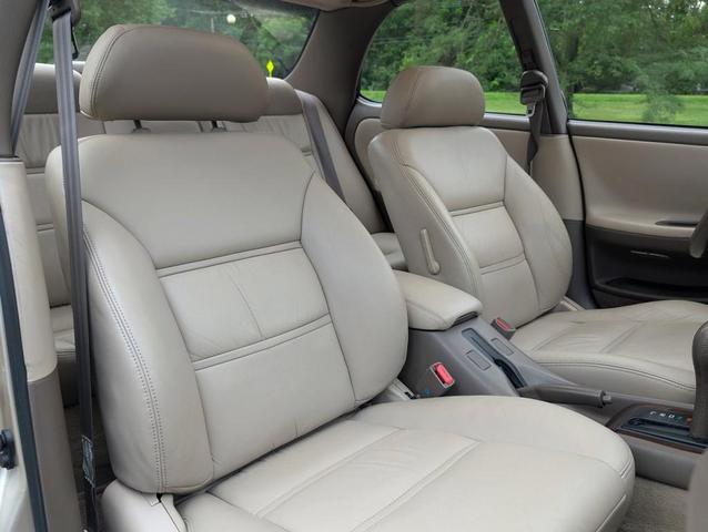 Photo of 1995 Gold Lexus ES 300