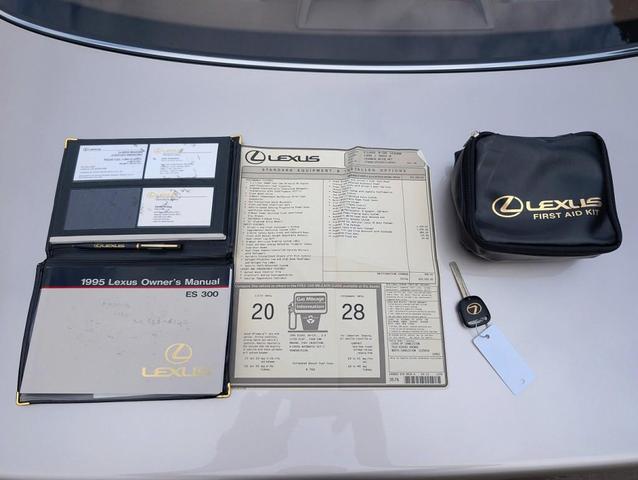 Photo of 1995 Gold Lexus ES 300