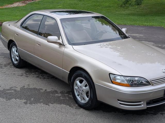Photo of 1995 Gold Lexus ES 300