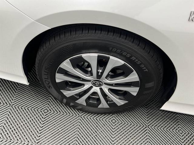 Photo of 2022 Wind Chill Pearl Toyota Prius Prime