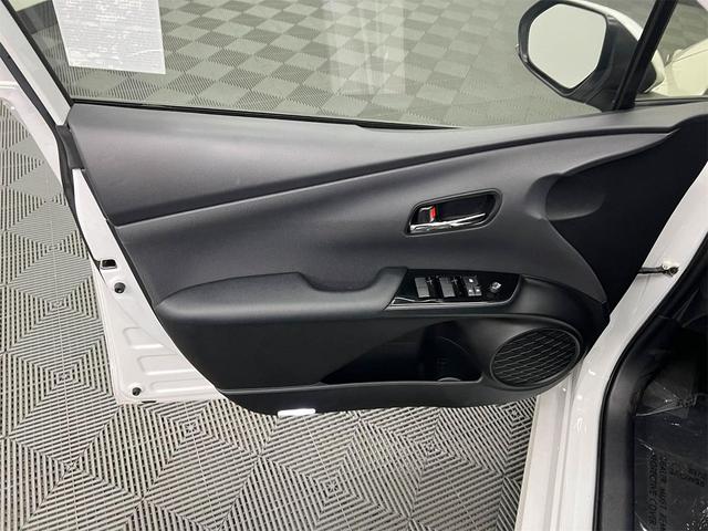 Photo of 2022 Wind Chill Pearl Toyota Prius Prime