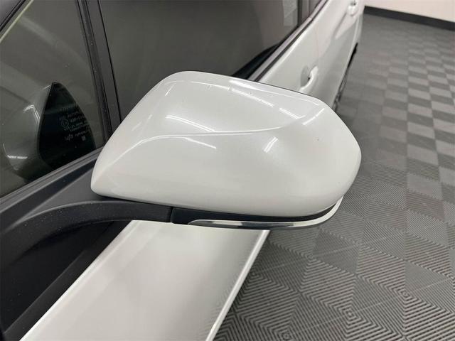 Photo of 2022 Wind Chill Pearl Toyota Prius Prime