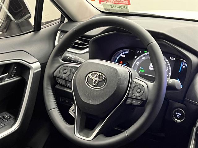 Photo of 2025 Wind Chill Pearl Toyota RAV4 Hybrid