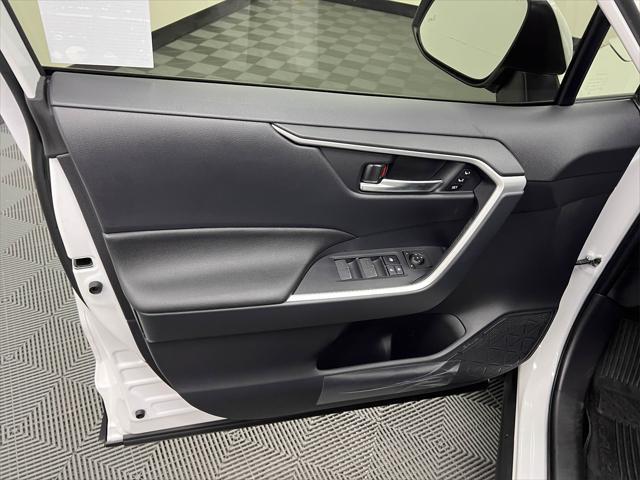Photo of 2025 Wind Chill Pearl Toyota RAV4 Hybrid