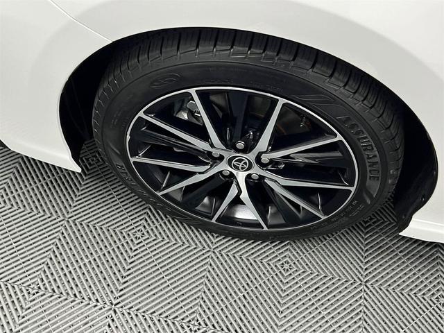 Photo of 2023 Ice Cap Toyota Camry
