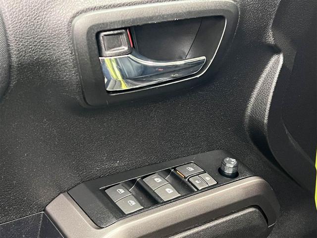 Photo of 2022 Electric Lime Metallic Toyota Tacoma