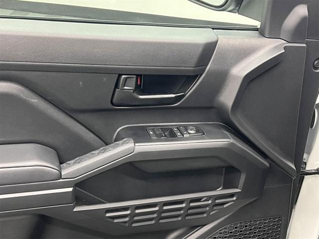 Photo of 2025 Ice Cap Toyota Tacoma