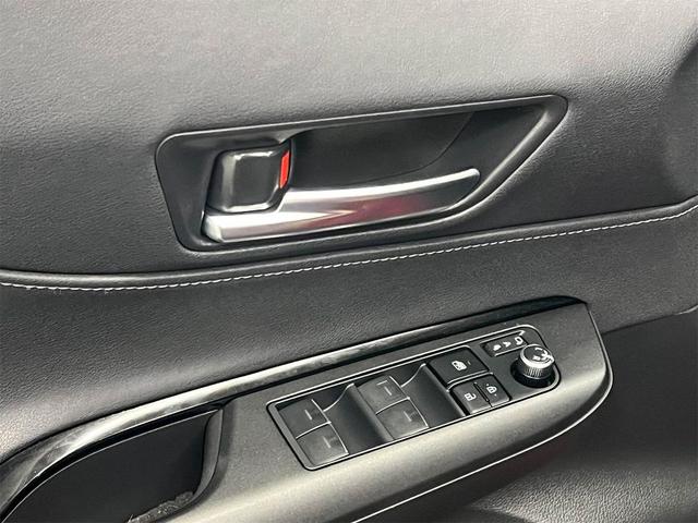 Photo of 2024 Ruby Flare Pearl Toyota Venza