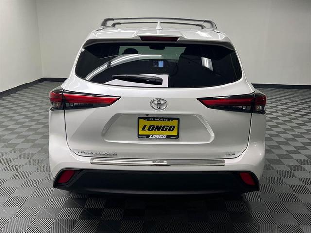 Photo of 2022 Wind Chill Pearl Toyota Highlander